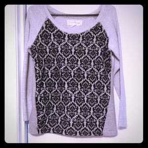 Long sleeve, scoop neck